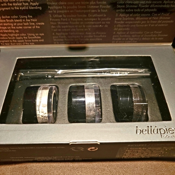 Makeup Lot Eyeshadows, Blush, & Liquid Lipstick - Picture 9 of 11